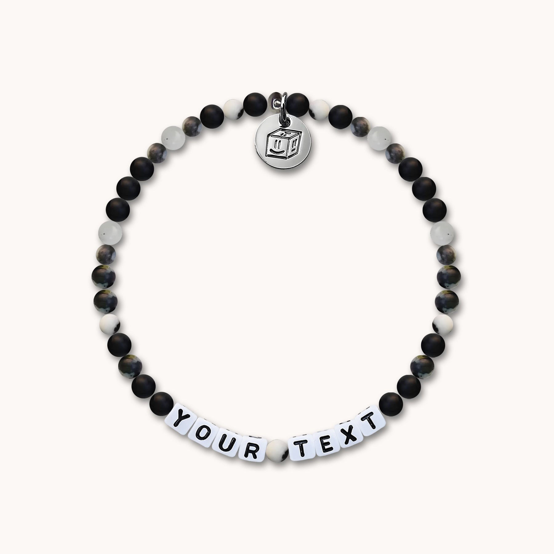 Black & White Balance - Perlenarmband mit Wunschtext