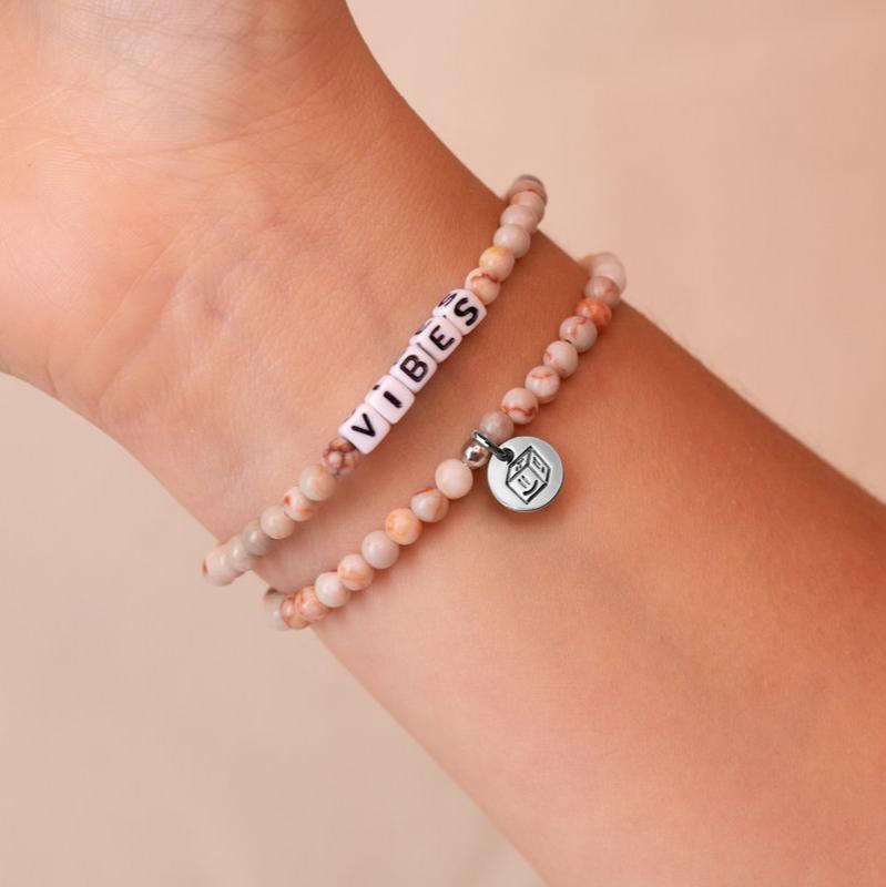Sandy Glow – Personalisiertes Perlenarmband