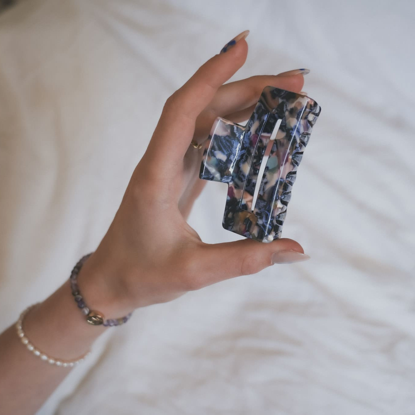 MIDNIGHT MARBLE HAARKLAMMER