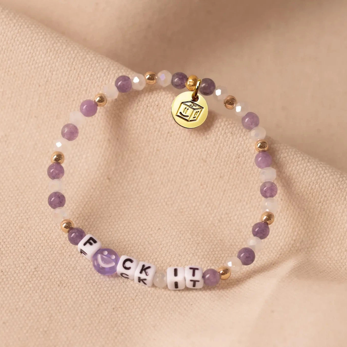 Amethyst Elegance – Dein personalisiertes Perlenarmband