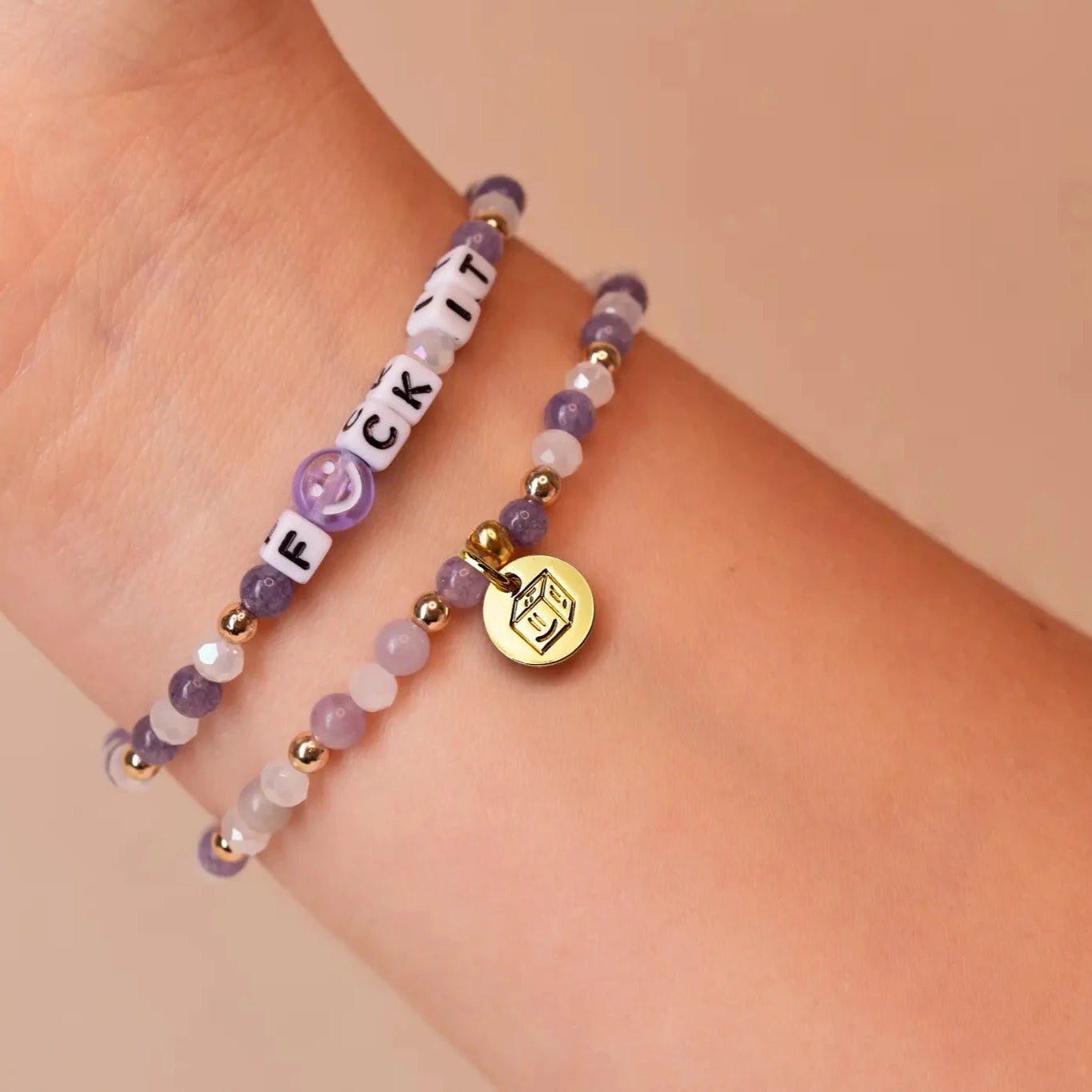 Amethyst Elegance – Dein personalisiertes Perlenarmband