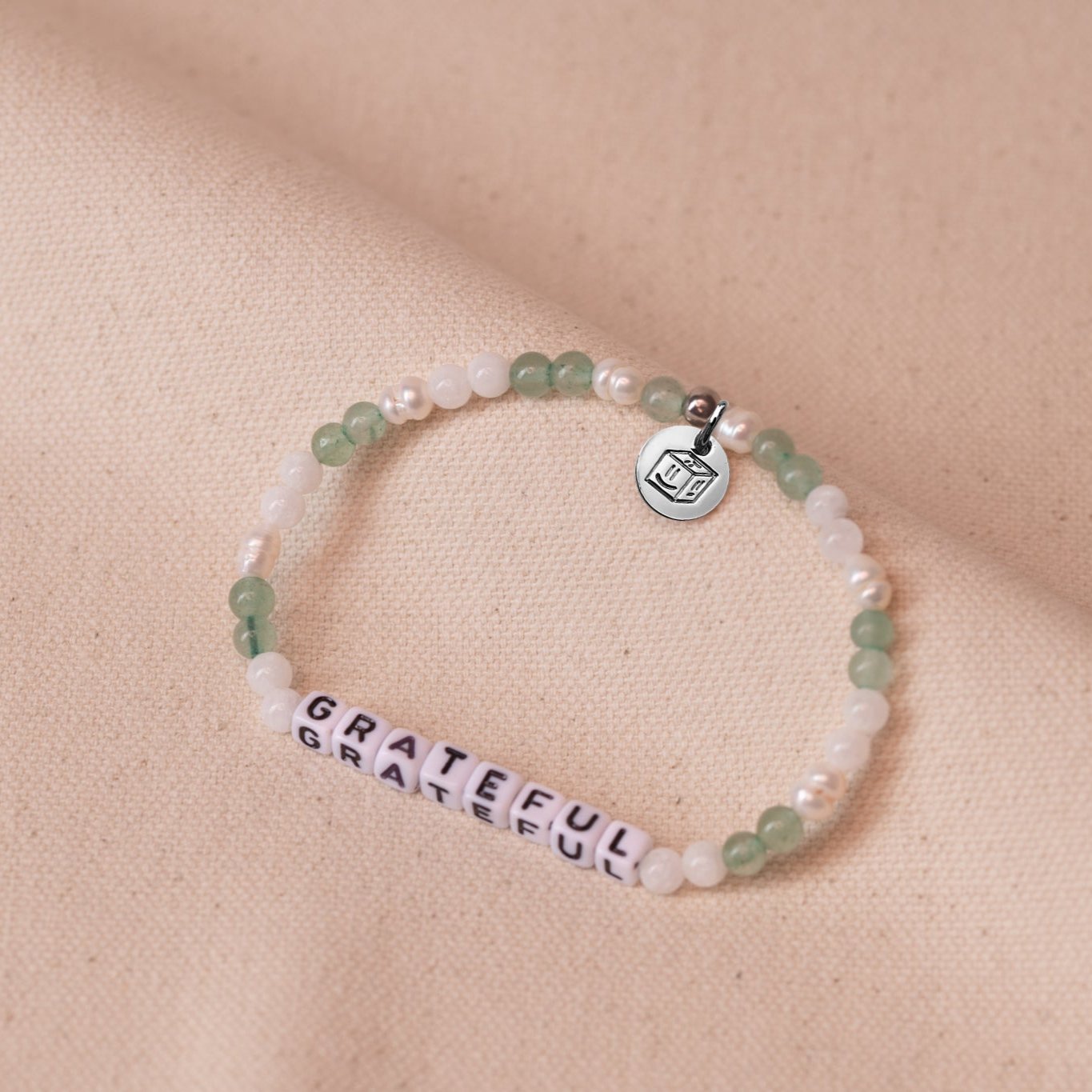 Green Pearl Harmony – Pearl bracelet with desired text